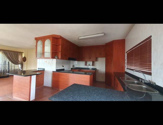 3 BEDROOM APARTMENT FOR SALE IN UMKOMAAS